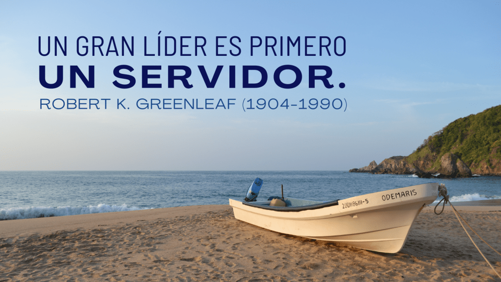 La imagen muestra una barca a la orilla del mar y se acompaña de una frase de Robert Greenleaf: "Un gran líder es primero un servidor".